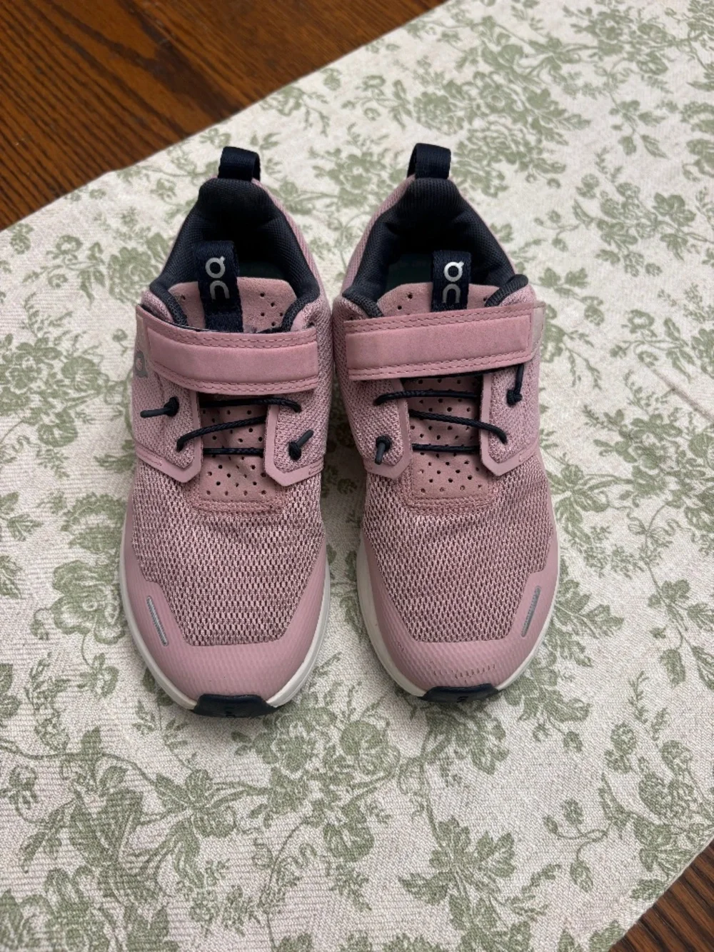 Kids On Cloud Pink Sneakers